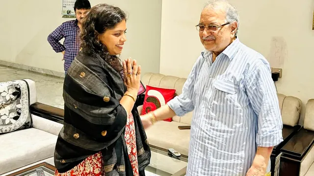दो पुराने विरोधियों के घर बढ़ीं नजदीकियां, श्रुति गंगवार की इस एक तस्वीर से बदले बरेली के सियासी मायने
